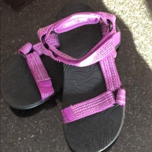 Girls teva sandals. Size 2Y